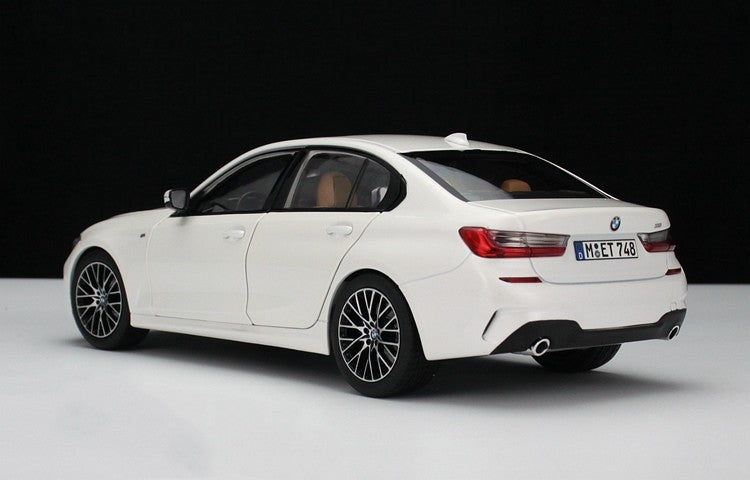 BMW 330i 2019 Sedan 1:18 Scale Diecast Model Car Collection