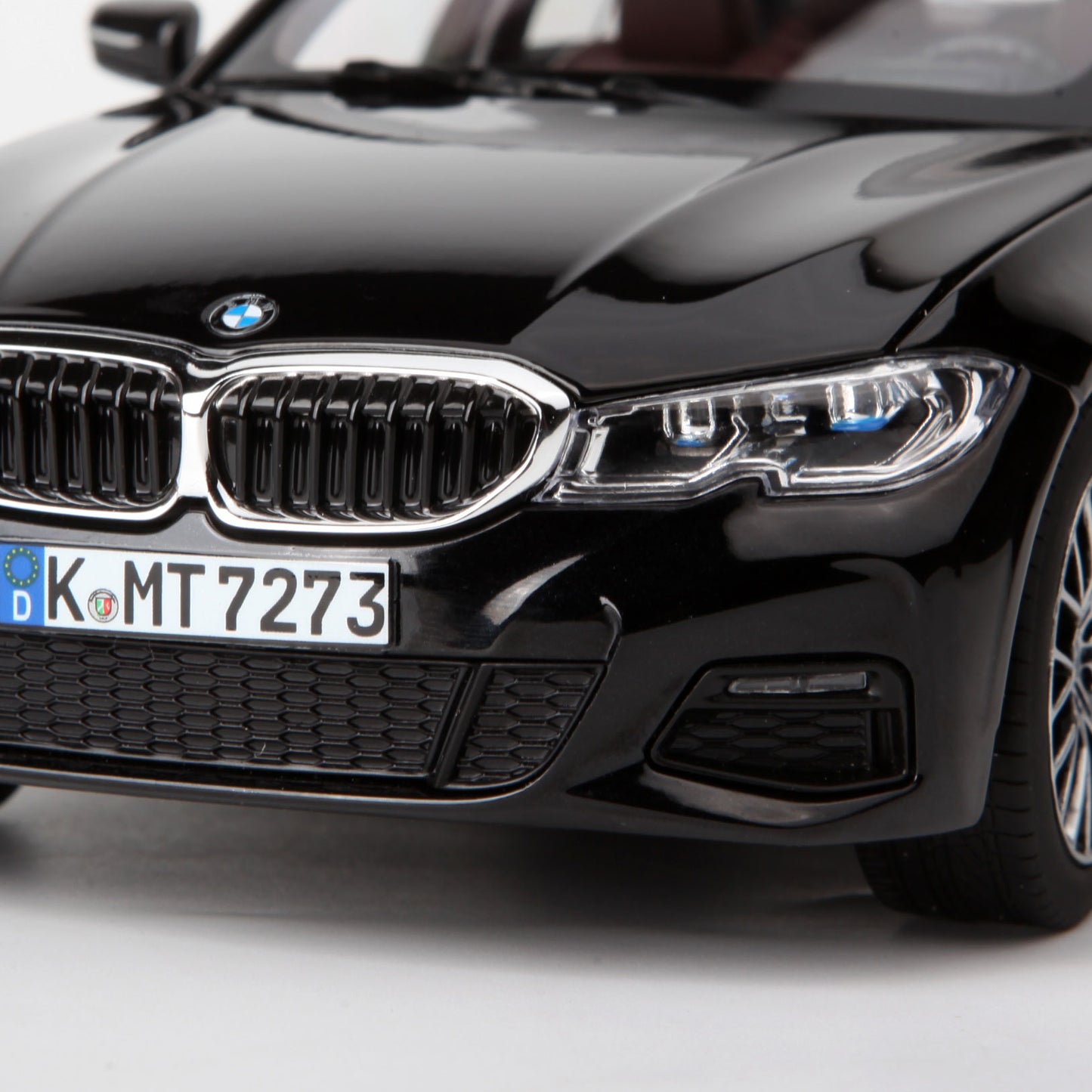 BMW 330i 2019 Sedan 1:18 Scale Diecast Model Car Collection