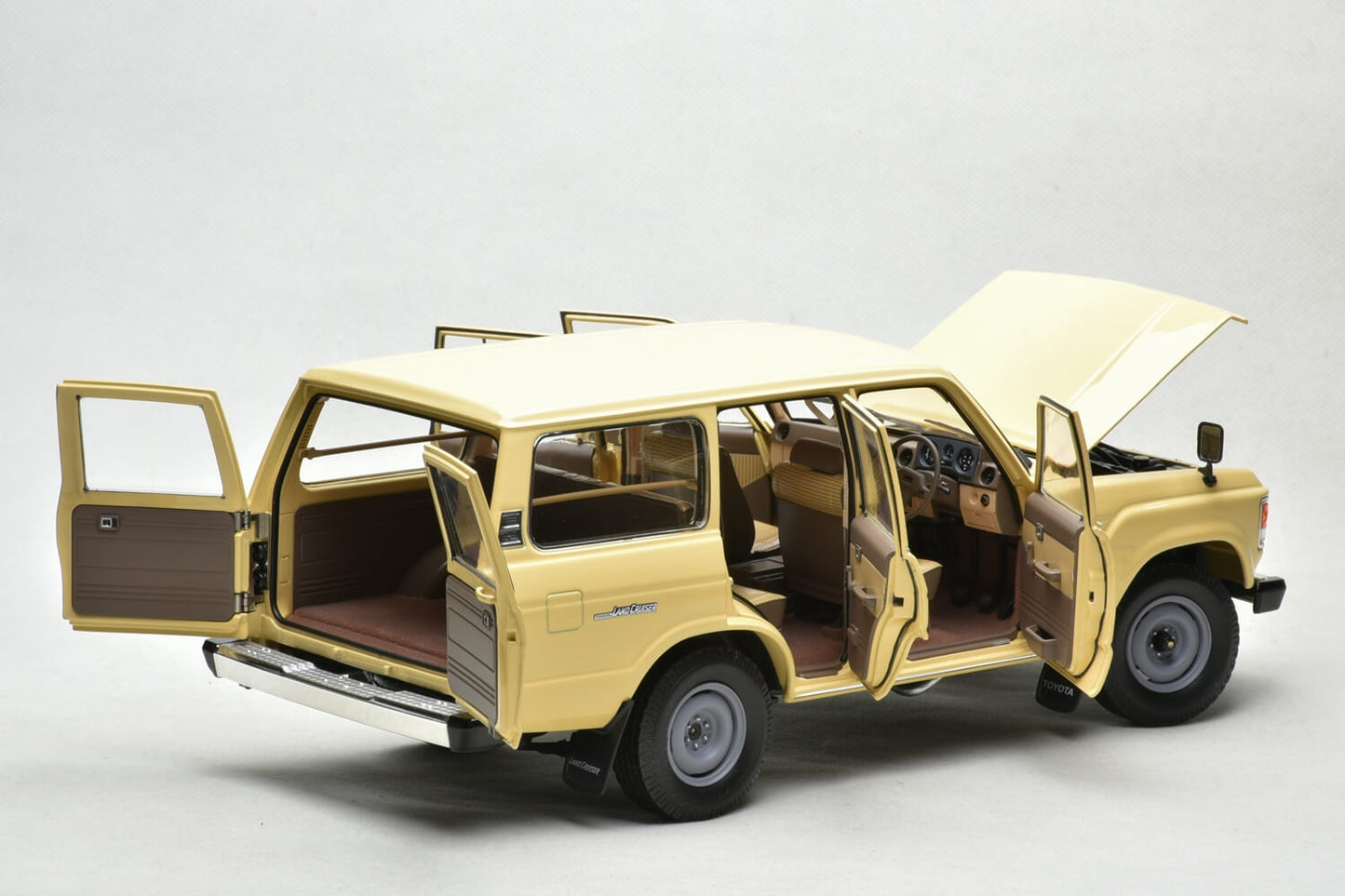 Toyota Land Cruiser 60 1980-1989 Vintage suv 1:18 diecast model car