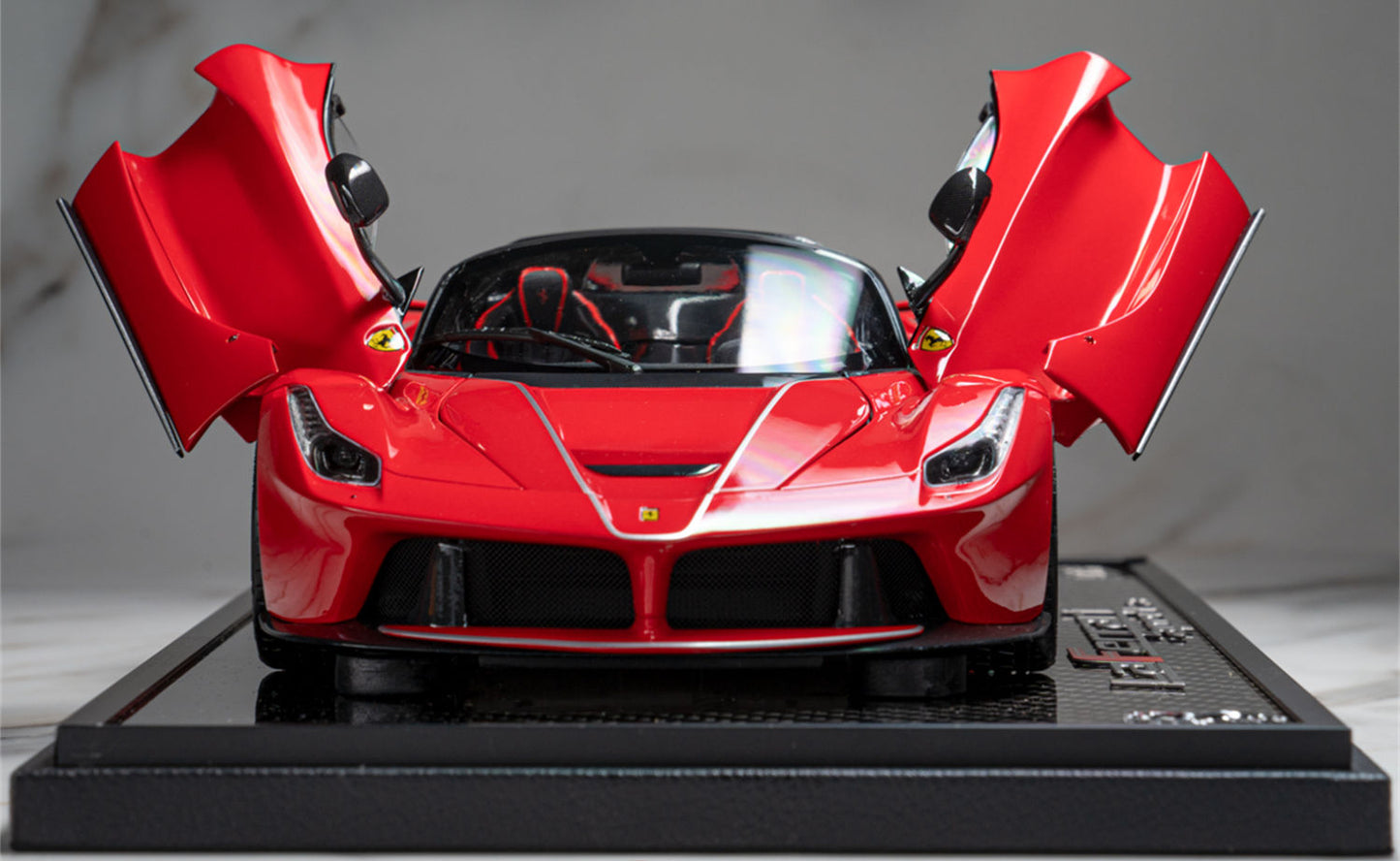 Ferrari Laferrari Aperta Red 1:18 Scale Diecast Model Car