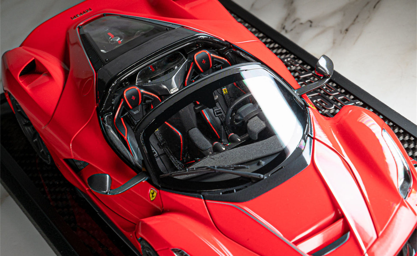Ferrari Laferrari Aperta Red 1:18 Scale Diecast Model Car